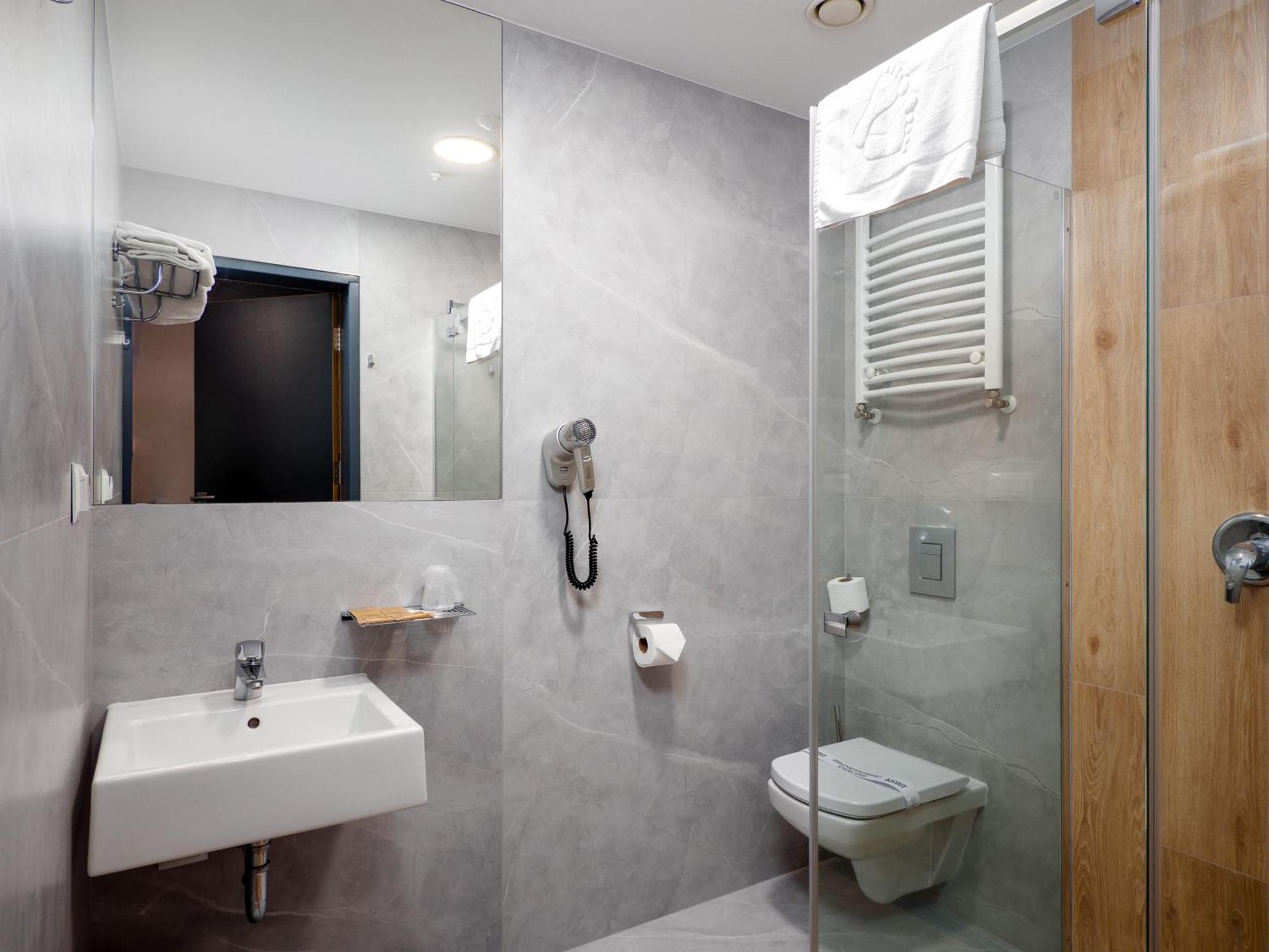 Hotel Scout Czestochowa Ngoại thất bức ảnh